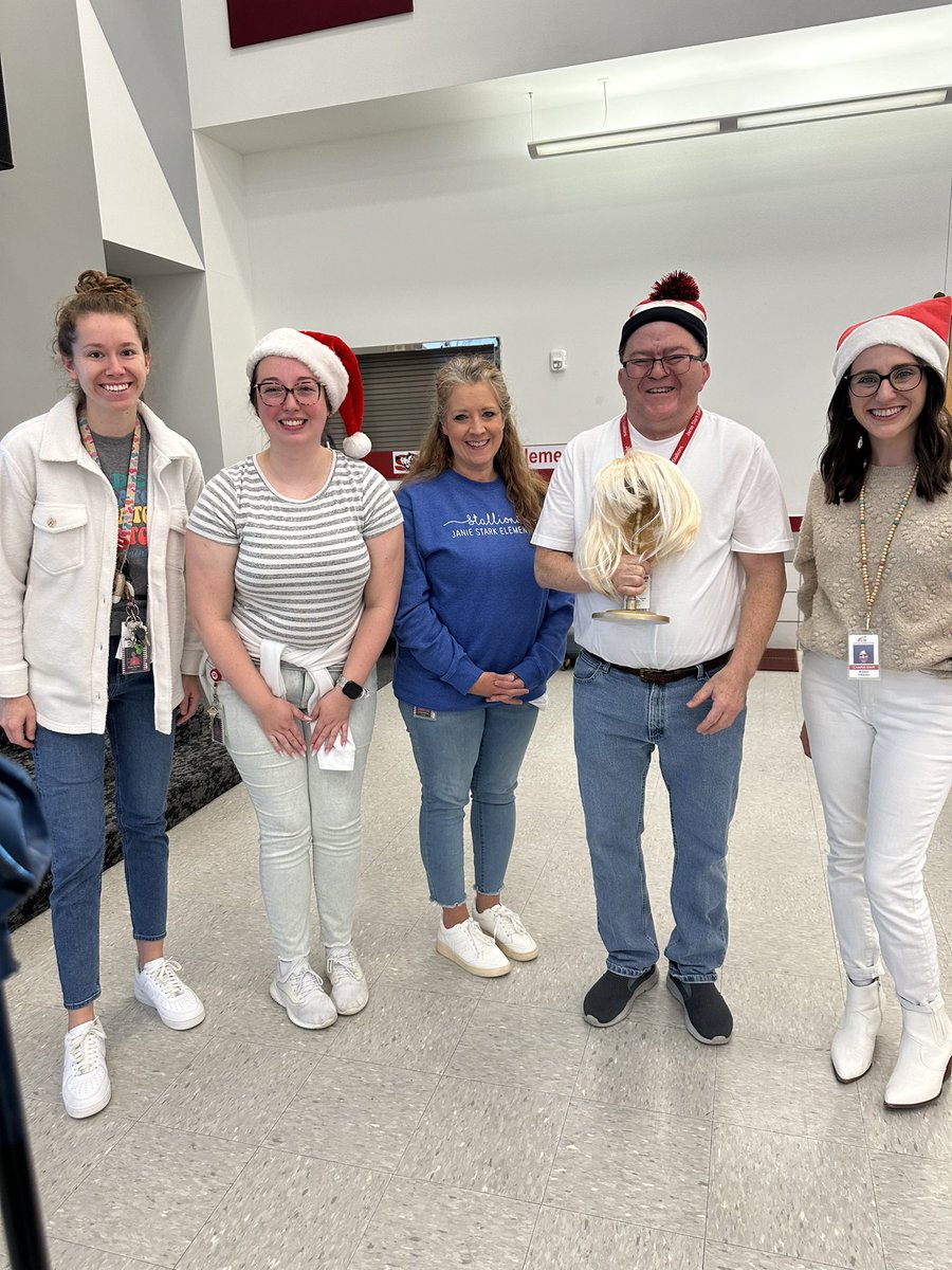 JennPutmanTX's tweet photo. Congratulations to Mr Spears’ class on making the most growth toward their goals! His class won “The Golden WIG (Wildly Important Goal) Award” for this month! @TheLeaderinMe #StallionsLEAD @JanieStarkES https://t.co/BcmZprpg3T