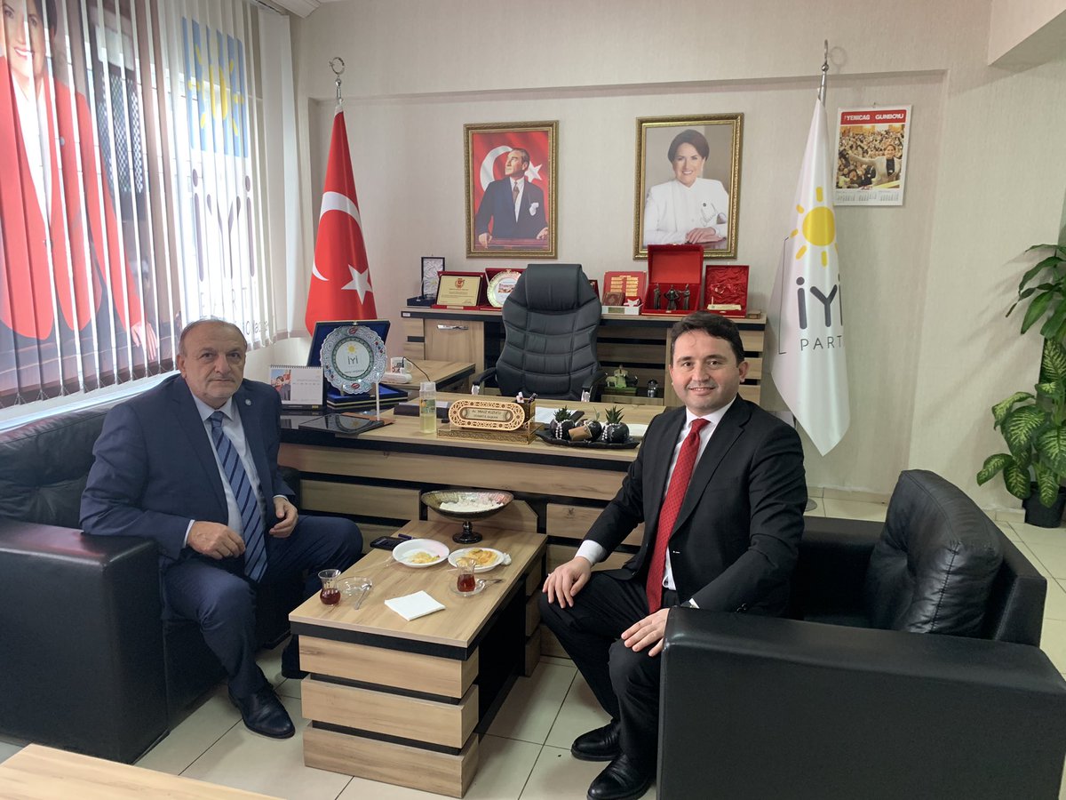 iyikirikkale's tweet photo. Genel başkan yardımcımız Sn.Oktay VURAL ‘ı teşkilatımızda ağırlayıp ardından esnaf,stk ve dernek ziyaretlerinde bulunduk.Nazik ziyaretleri için kendilerine teşekkür ederiz. https://t.co/wjOH7PjNfT