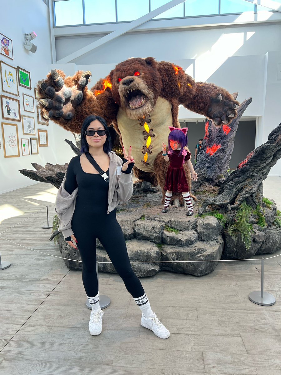 GOT TO TOUR <a href="/riotgames/">Riot Games</a> HQ TODAY!! SO FKN COOL!! THANK U @Daniel_Spira FOR THE TOUR!!🖤💜🙏🏽