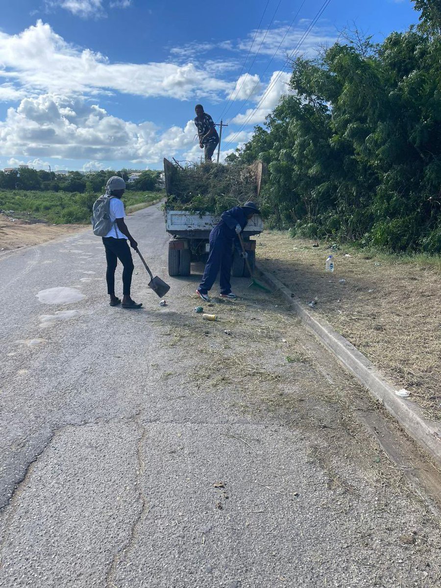 murbeebee's tweet photo. 🌳🌼 Our team has been working tirelessly to tidy our neighborhood and we are so thankful for them.👏 Today, they were near 📍Lauchland Benjamin Dr. ✨ Let's continue to work together in keeping St. John’s Rural East clean and beautiful! #Community #GrowingTogether 🌱#SJRE https://t.co/yLrM8v6Cw4