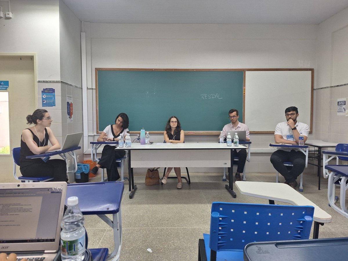 Hoje a equipe do <a href="/CenarioseFuturo/">Grupo de Cenários e Estudos de Futuro</a> esteve presente no Encontro Regional da Associação Brasileira de Estudos de Defesa, em Aracaju. O painel teve a discussão do nosso livro em elaboração sobre estudos de futuro, e teve excelentes contribuições do <a href="/Lima_T/">Thiago Lima</a>. <a href="/Livia_LPM/">Livia Milani</a> <a href="/marianajanot/">Janot</a>