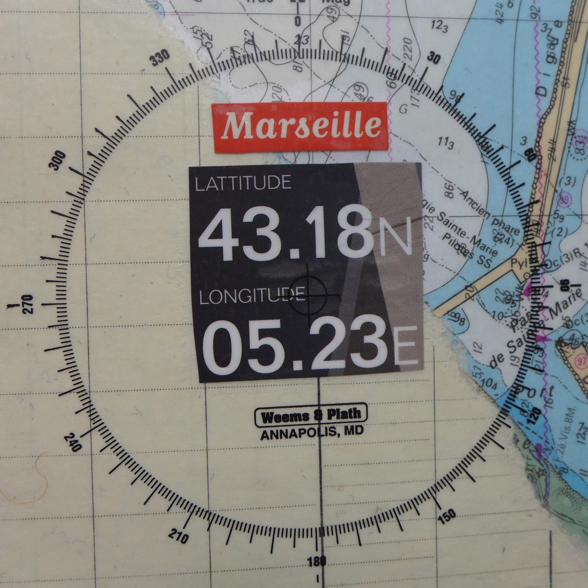 Les chambres de QG Marseille ont trouvé leurs artistes et leurs oeuvres!
MAIS il reste des places dans la salle commune pour des oeuvres autour de MARSEILLE : photos, peintures, dessins, collages… Proposez votre vision de Marseille : Lien  vers l'appel : bit.ly/APPEL_ARTISTES