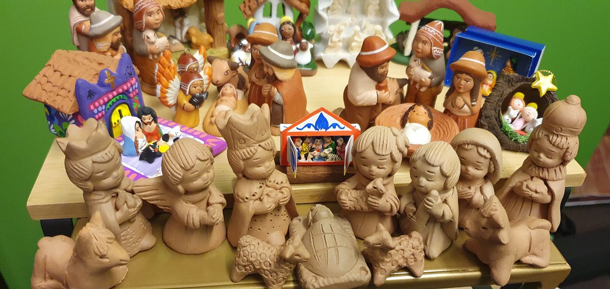 Wir haben sie wieder aufgestellt, unsere Sammlung an #Weihnachtskrippen aus #Lateinamerika 🤗