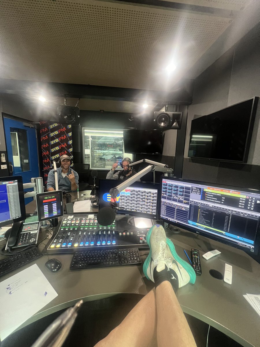 Saturday mornings with these two legends talking dribble 🎙️ 🐎 <a href="/eyesgk/">Greg Kelson</a> <a href="/BillyEdis/">Billy Edis</a> <a href="/3ybRacing/">3YB FM Racing Show</a>