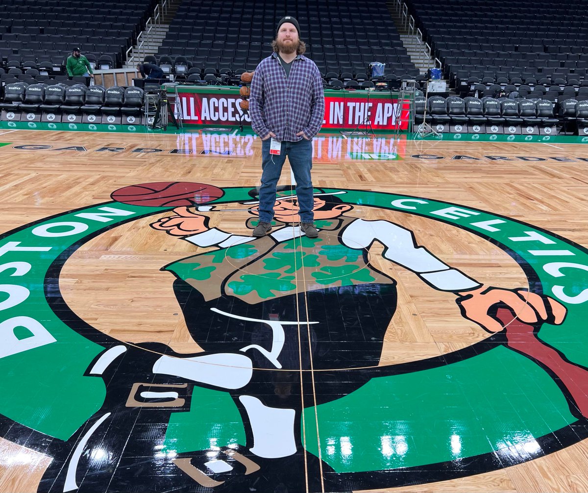 NESCom's tweet photo. Since 2015 Travis Karpak ('12) has worked as an A2 in live sports broadcasts including NBA, NHL, MLB, NFL as well as traveling for NBC's coverage of Big 10 football.
π·: Justin Foster
#thisisNESCom @HussonU https://t.co/7EFPZG01nW