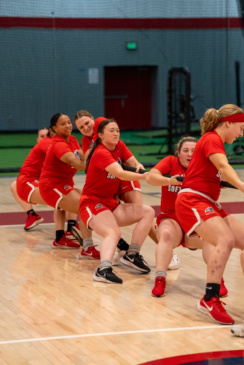 StonyBrookSB's tweet photo. 𝗕𝗟𝗨𝗘 𝗪𝗢𝗥𝗟𝗗 🌎

Blue came back to win the final two competitions and are this year’s Seawolf Challenge CHAMPS 🏆

🌊🐺 x #BurnTheShip https://t.co/LHtMKg8zbC