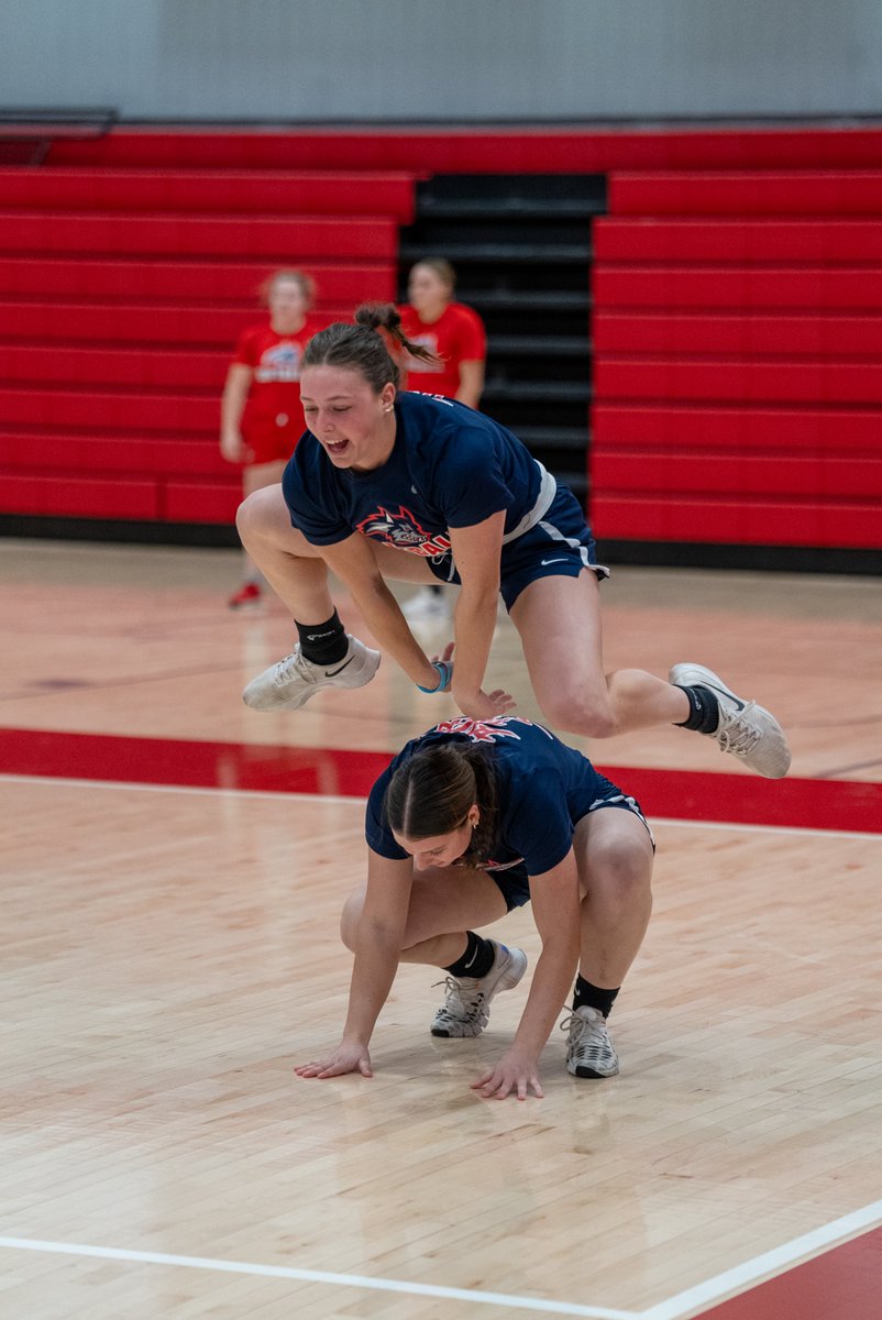 StonyBrookSB's tweet photo. 𝗕𝗟𝗨𝗘 𝗪𝗢𝗥𝗟𝗗 🌎

Blue came back to win the final two competitions and are this year’s Seawolf Challenge CHAMPS 🏆

🌊🐺 x #BurnTheShip https://t.co/LHtMKg8zbC