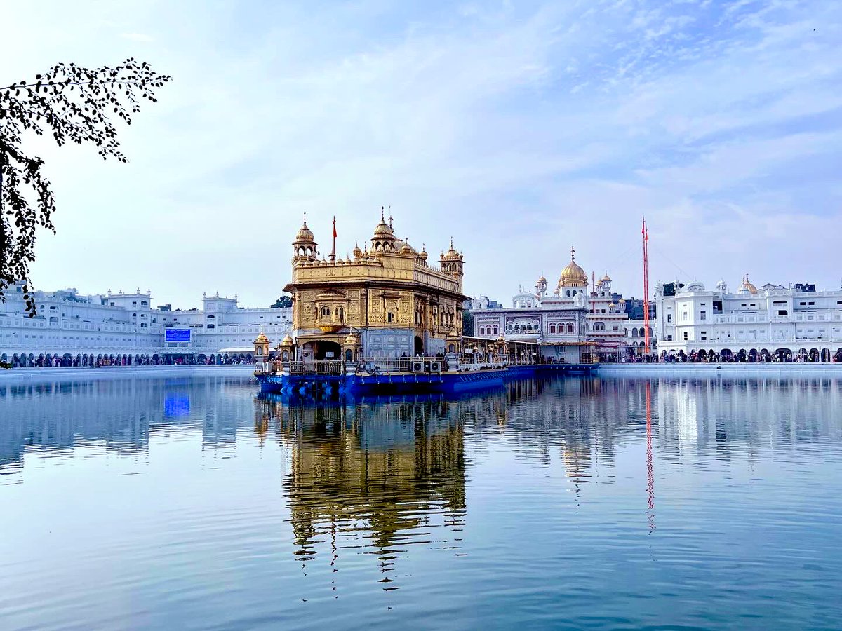 nishanmatharoo's tweet photo. Darbar Sahib, Amritsar, Punjab. 
#Amritsar #Punjab https://t.co/FZUmCe3gYw