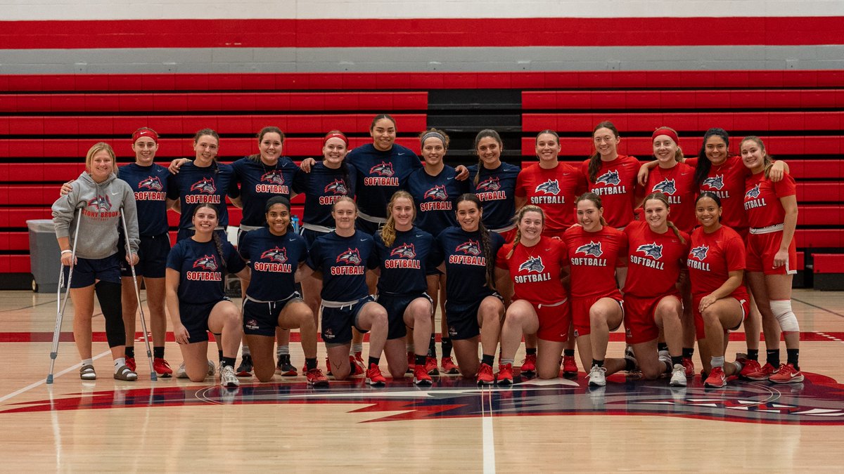 StonyBrookSB's tweet photo. 𝗕𝗟𝗨𝗘 𝗪𝗢𝗥𝗟𝗗 🌎

Blue came back to win the final two competitions and are this year’s Seawolf Challenge CHAMPS 🏆

🌊🐺 x #BurnTheShip https://t.co/LHtMKg8zbC