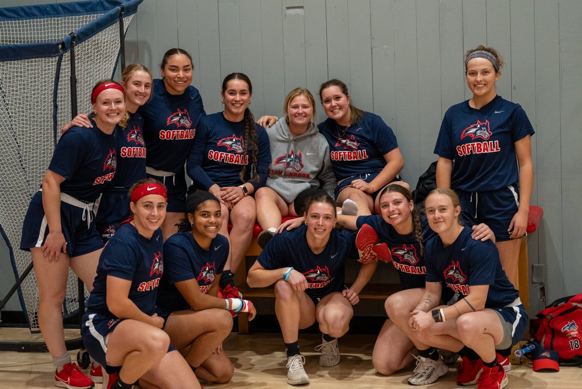 StonyBrookSB's tweet photo. 𝗕𝗟𝗨𝗘 𝗪𝗢𝗥𝗟𝗗 🌎

Blue came back to win the final two competitions and are this year’s Seawolf Challenge CHAMPS 🏆

🌊🐺 x #BurnTheShip https://t.co/LHtMKg8zbC