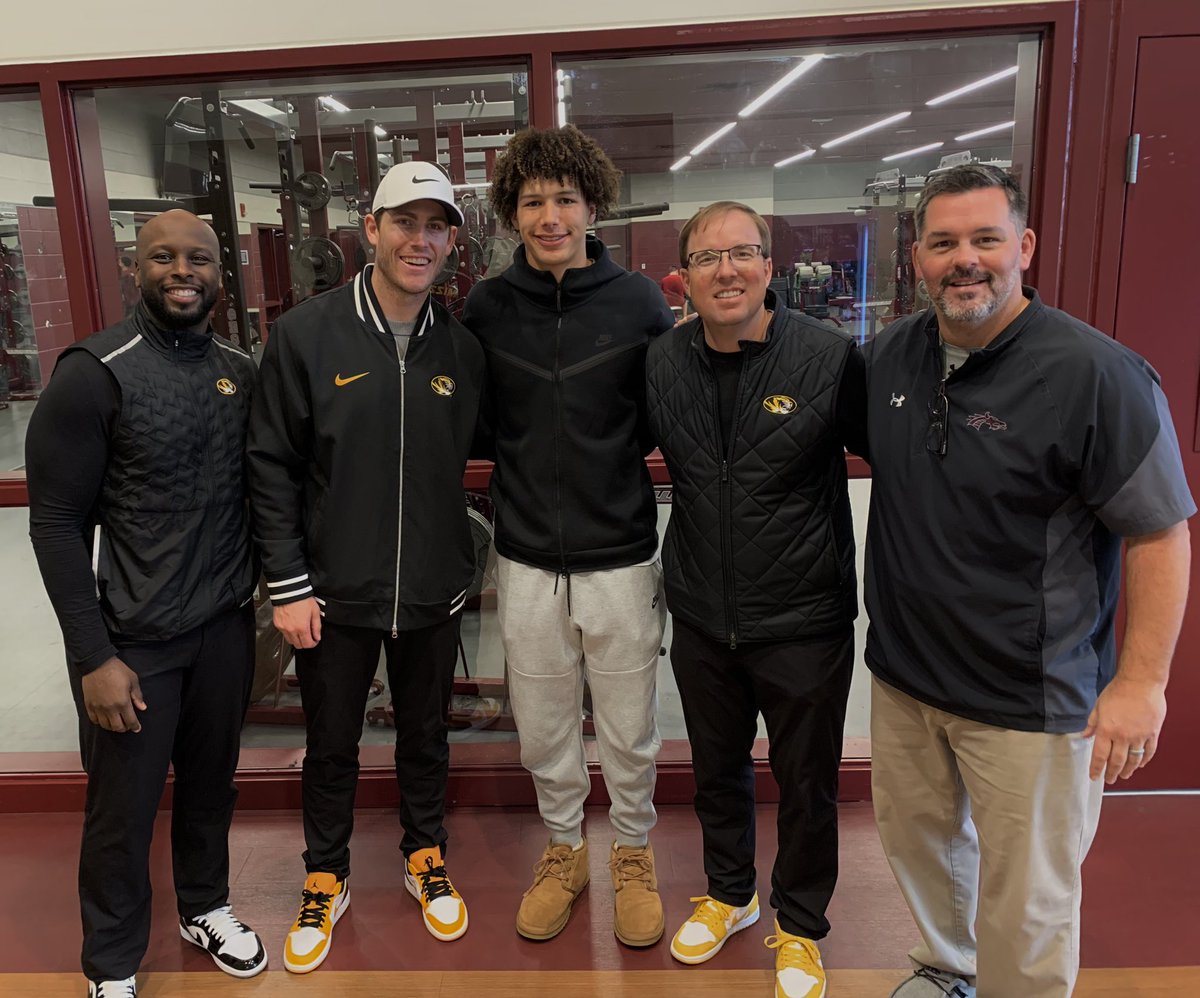 Awesome to have MIZZOU Head Ball Coach <a href="/CoachDrinkwitz/">Eliah Drinkwitz</a> 
&amp; OC <a href="/KirbMoore/">Kirby Moore</a> &amp; <a href="/CoachDjSmith/">DJ Smith</a> here at Collierville today!!!  Thanks for visiting &amp; recruiting our <a href="/CHSDragonFB/">CHS Dragon Football</a> guys !!!