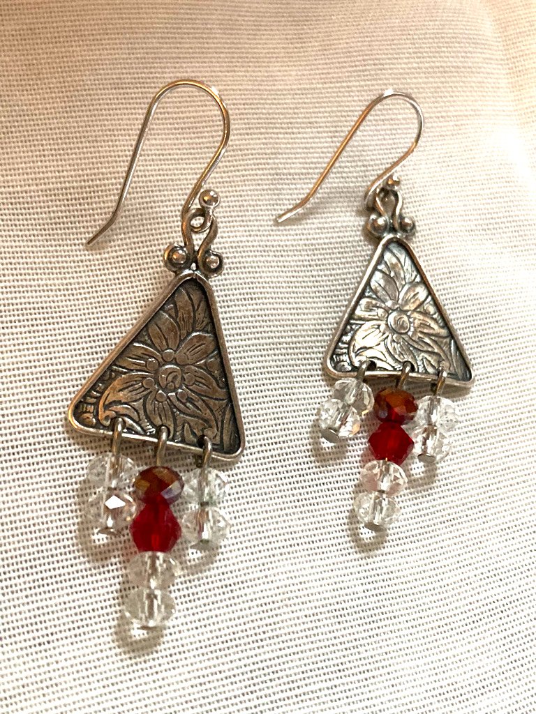 JadeDesign3's tweet image. Join us for our 2nd Made for Jade event on December 14th from 6-8pm at the Bloomington Country Club. We will hold a silent auction of exquisite local handmade goods in a cozy room surrounded by holiday décor. RSVP at corinne@jadedesign.org.