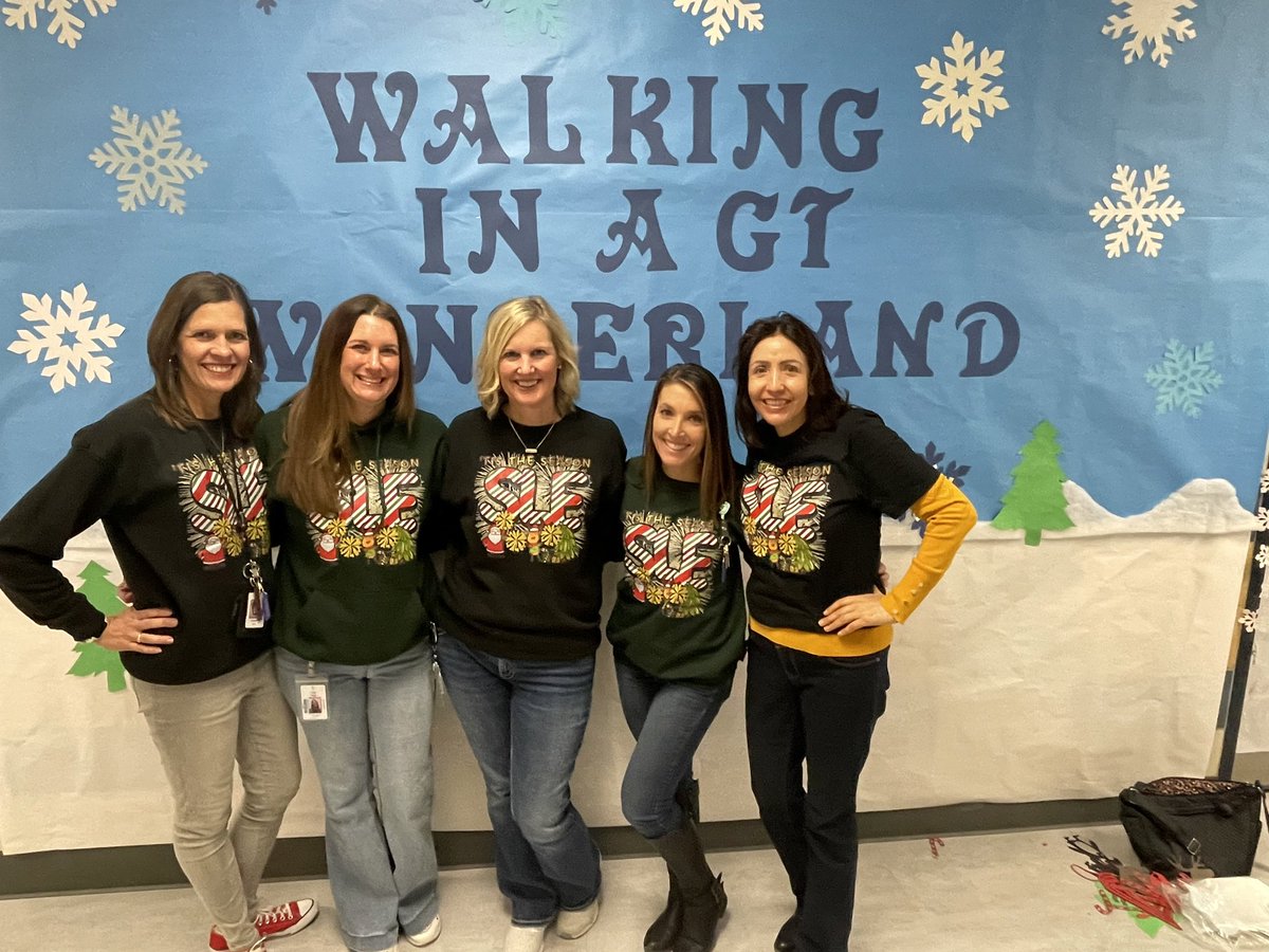 We are in our #SLEChristmasEra ! I love working with these ladies!! <a href="/Lajsle1/">Lori Jackson</a> <a href="/homewithheidin/">Heidi Nesta</a> <a href="/Waldo_SLE_GT/">Danielle Waldo</a> <a href="/JannetOchoa/">jannet</a>