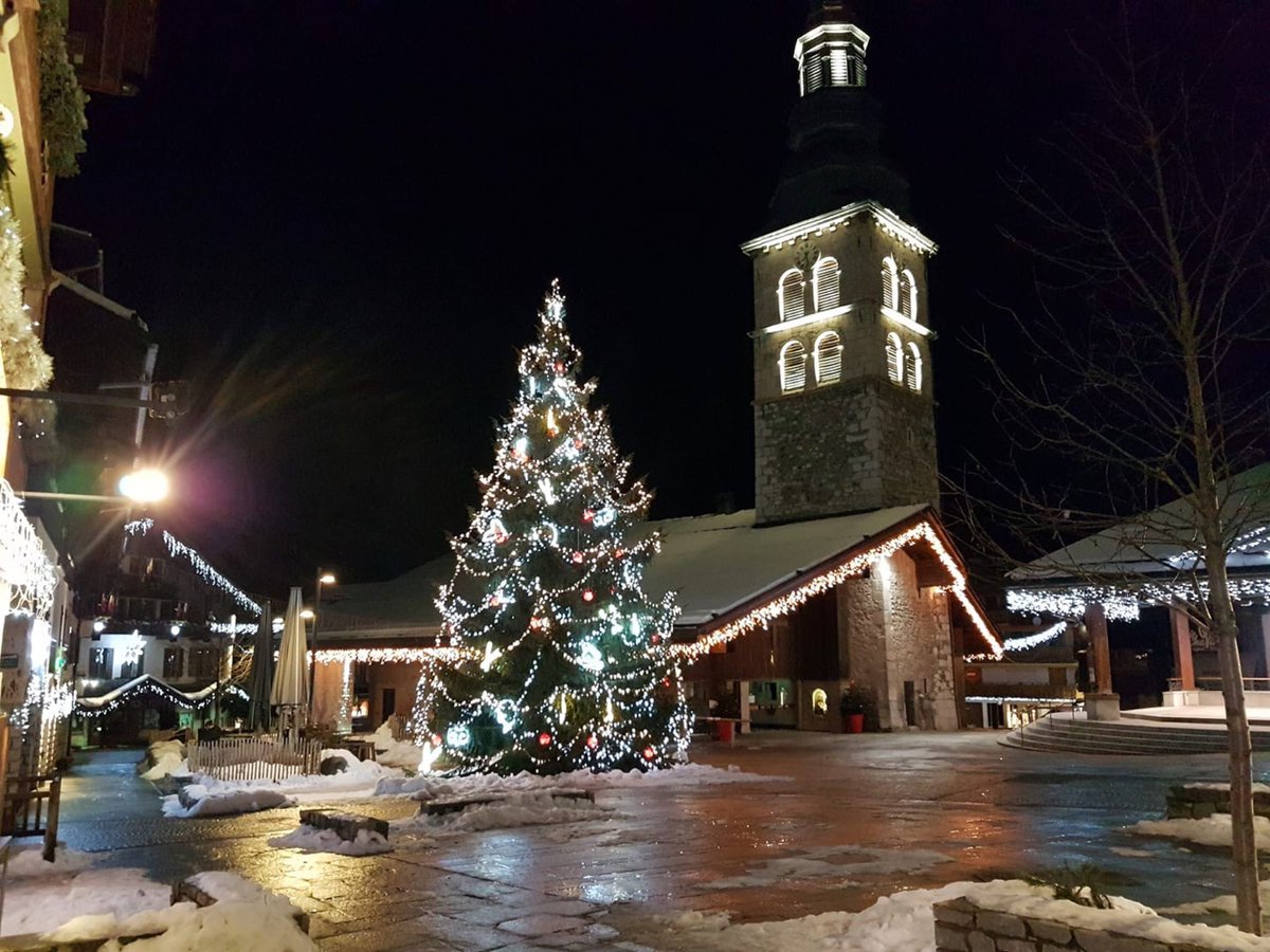 ALPESIMMOBILIER's tweet photo. Noël à La Clusaz, il reste des disponibilités, ne tardez plus, réservez https://t.co/0C2MDavUGf https://t.co/q6QxjBCkUK