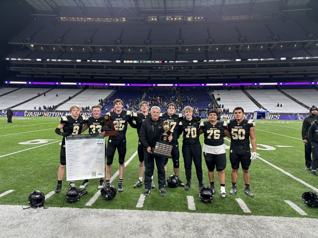 RHSFB_ChampsxX's tweet photo. The best dance of the season is always the trophy dance. Knights over Lakeside 49-7. https://t.co/XHqq0PA5uE