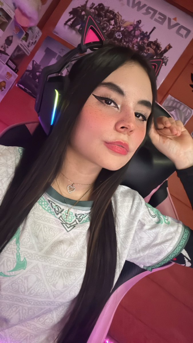 Chrispesquera's tweet image. 🔴 Ya en directo! Unas ranks de chill y mi opinión, pasa un rato a platicar 🫶🏻.

Twitch.tv/chrispesquera1