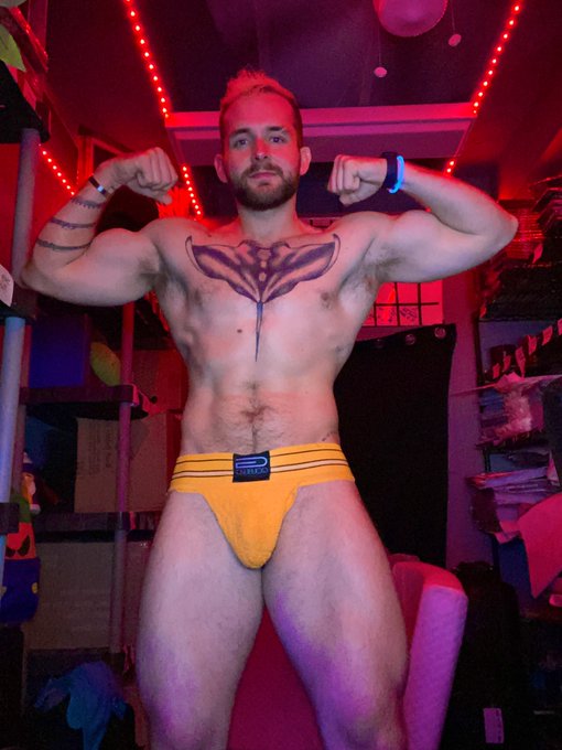 Knocked out a REALLY hot collab and now ready for @GBUpartySoFlo! Who&rsquo;s coming?? https://t.co/LTLsFP<a href="/tag/humpday"class="tags"><span>#humpday</span></a>