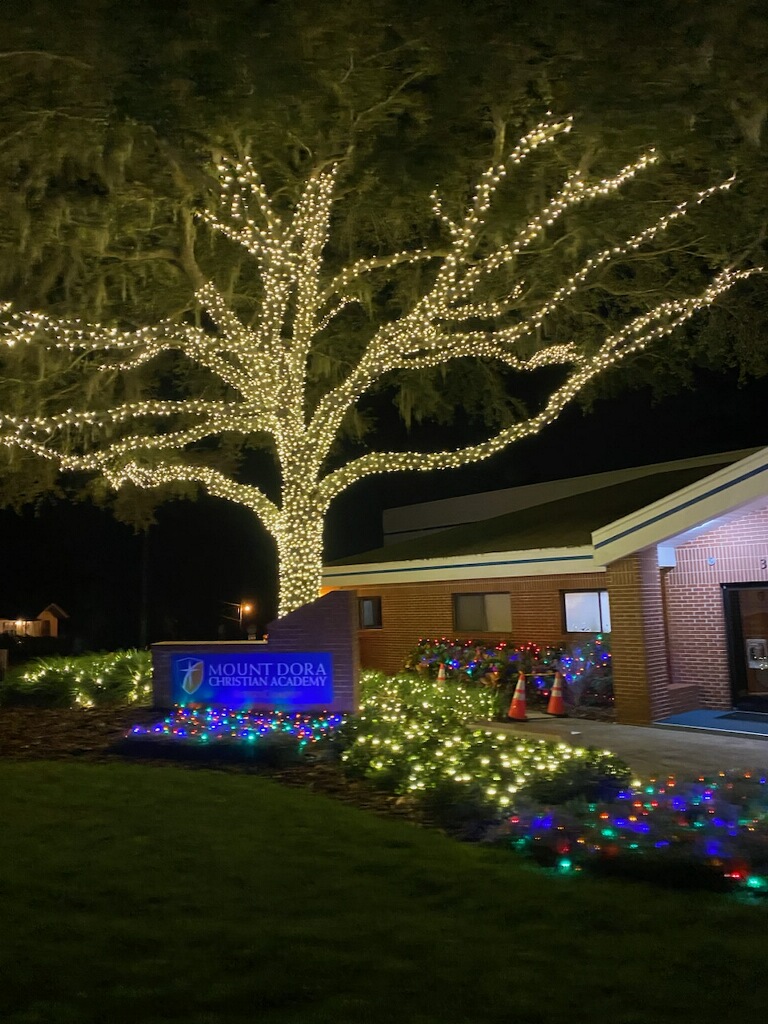 mdcacademy's tweet photo. Thank you to everyone who came out tonight for our Chicken Supper, Light Up MDCA, and ASC Open House! A special thank you to Santa for taking the time to visit and his many elves for shuttling our guests to and from the Dining Hall and ASC.
#lightupmdca
#wearemdca https://t.co/wTDrwuja54