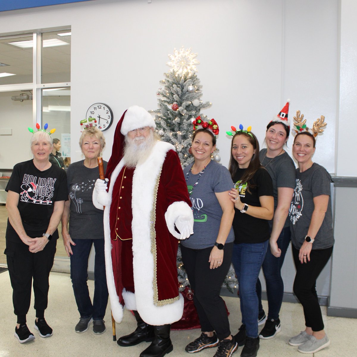 mdcacademy's tweet photo. Thank you to everyone who came out tonight for our Chicken Supper, Light Up MDCA, and ASC Open House! A special thank you to Santa for taking the time to visit and his many elves for shuttling our guests to and from the Dining Hall and ASC.
#lightupmdca
#wearemdca https://t.co/wTDrwuja54