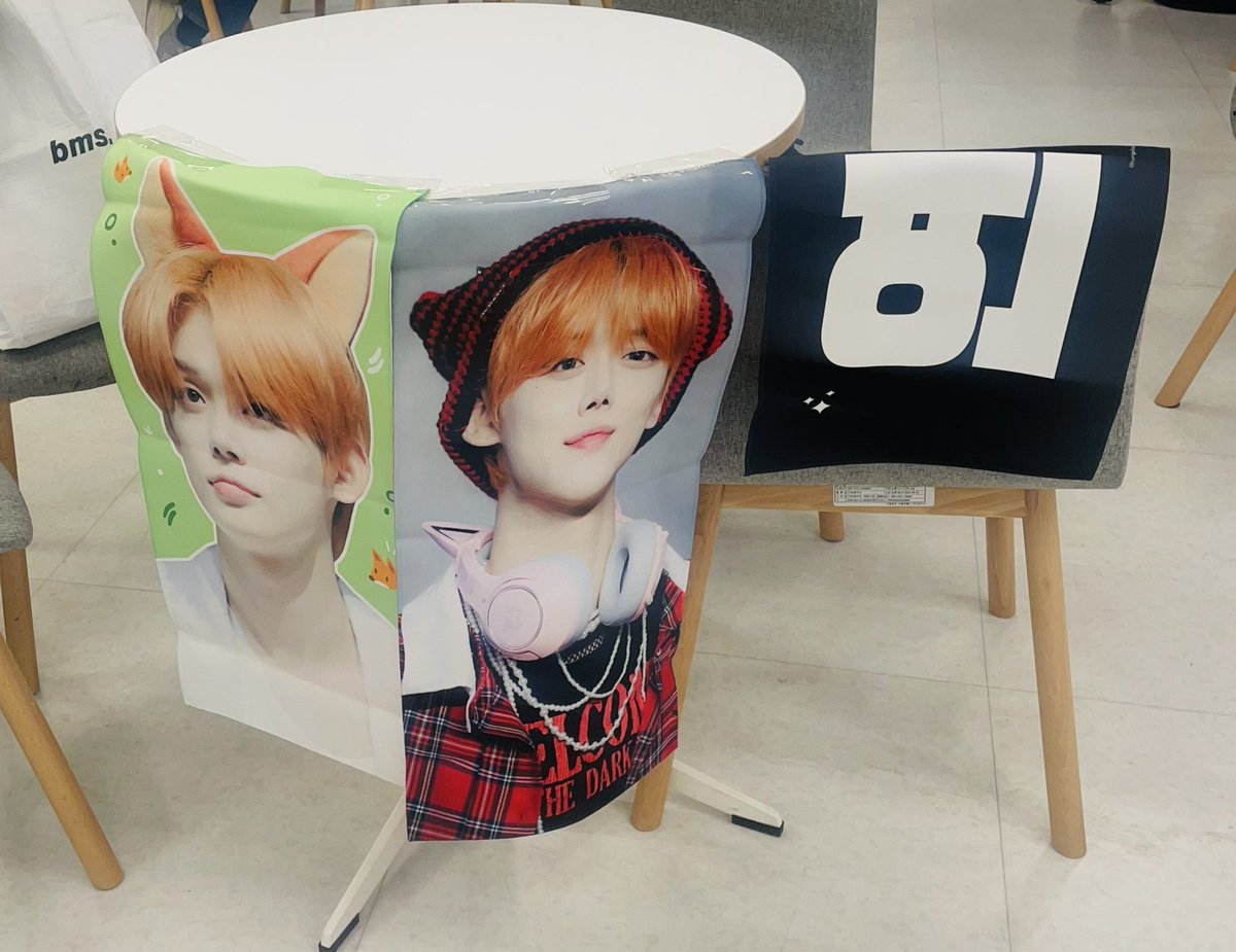unplugged_yj's tweet photo. ➖ 수령 장소 안내

고척돔 지하 1층 북카페

이 문으로 들어와서 에스컬레이터 타고 내려오시면 오른���에 있는 북카페로 오세요

못찾으시는 분들은 카톡 주세요!
https://t.co/UUtHKIPtor

현장 구매 가능합니다!! https://t.co/t1HKfcGZ8U