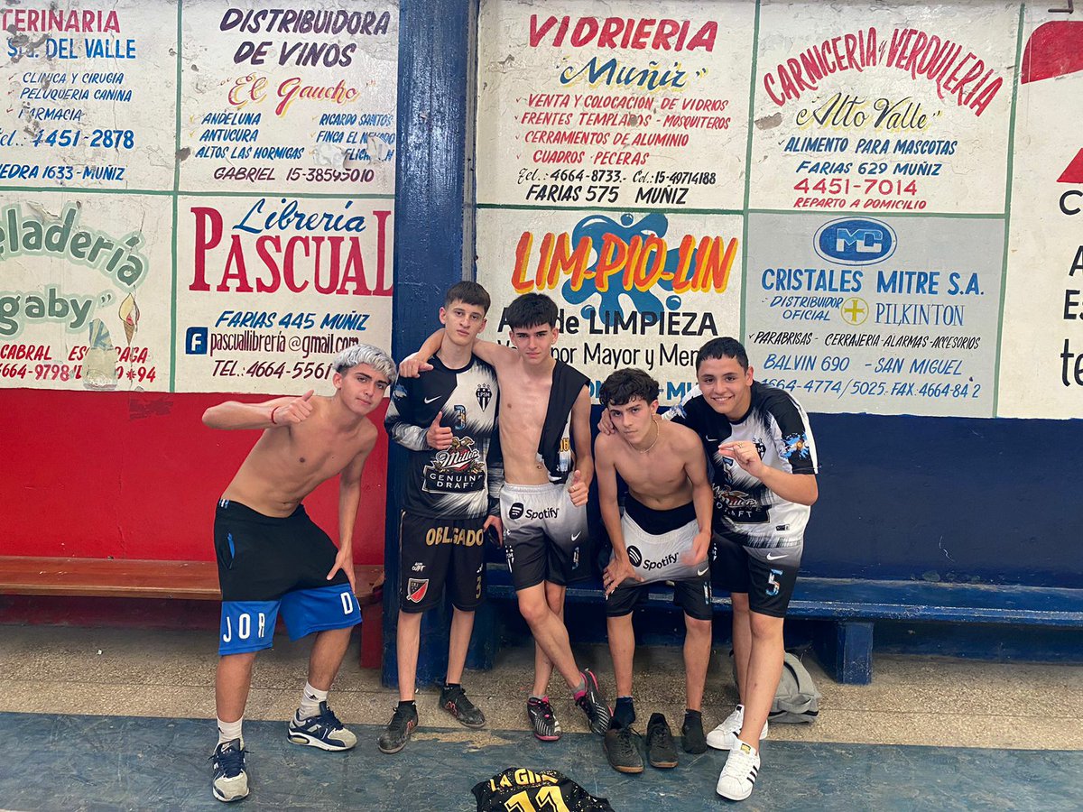 q feo saber q ya no vamos a compartir un aula juntos y que ese egreso los 5 juntos ya no se va a poder cumplir, pero les agradezco estos largos años d tantas risas y anecdotas, gracias x todo y q sea siempre futbol, los amo lo q no se imaginan ❣