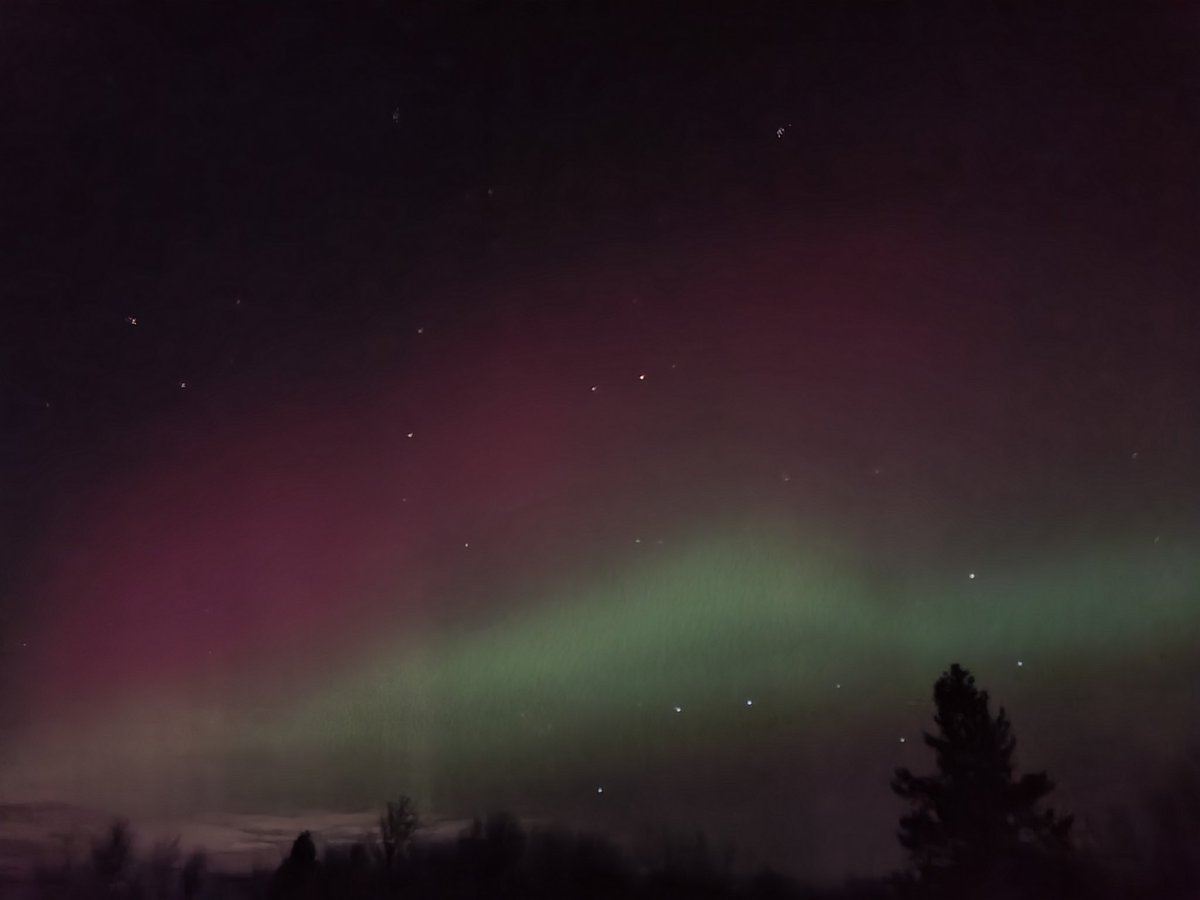 rmalotky's tweet photo. Northern lights at 5 this morning and again at 7 tonight. Amazing both times! https://t.co/49qLVz1LFS
