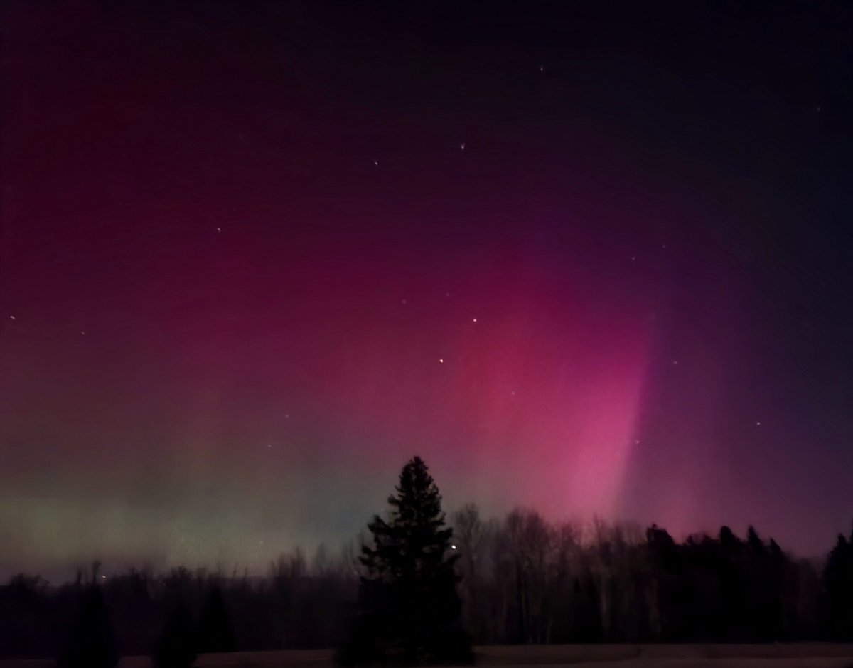 rmalotky's tweet photo. Northern lights at 5 this morning and again at 7 tonight. Amazing both times! https://t.co/49qLVz1LFS