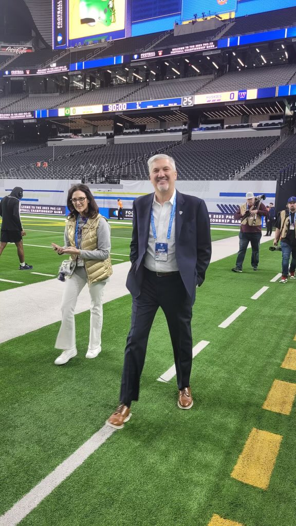 Theoldp's tweet photo. Get off the field https://t.co/jbyOBhI9yh