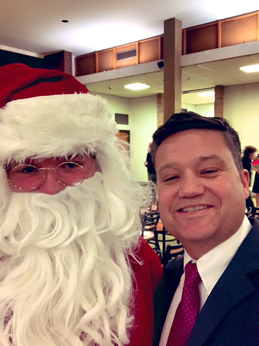 Justin_Zimm's tweet photo. Congratulations to Mrs. Bond and the talented middle school cast who performed tonight at Linsly! The play, Santa’s Radio Hour, was fantastic in every way!! What a great way to start December! #LinslyProud #LearnLeadLive https://t.co/8WJHiB7Eg3