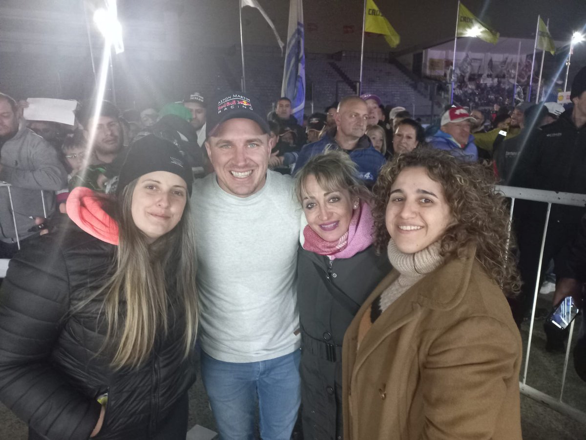 yami_martinez's tweet photo. Con este team hasta el infinito y más allá @MWernerOK https://t.co/lkBsreTkmo