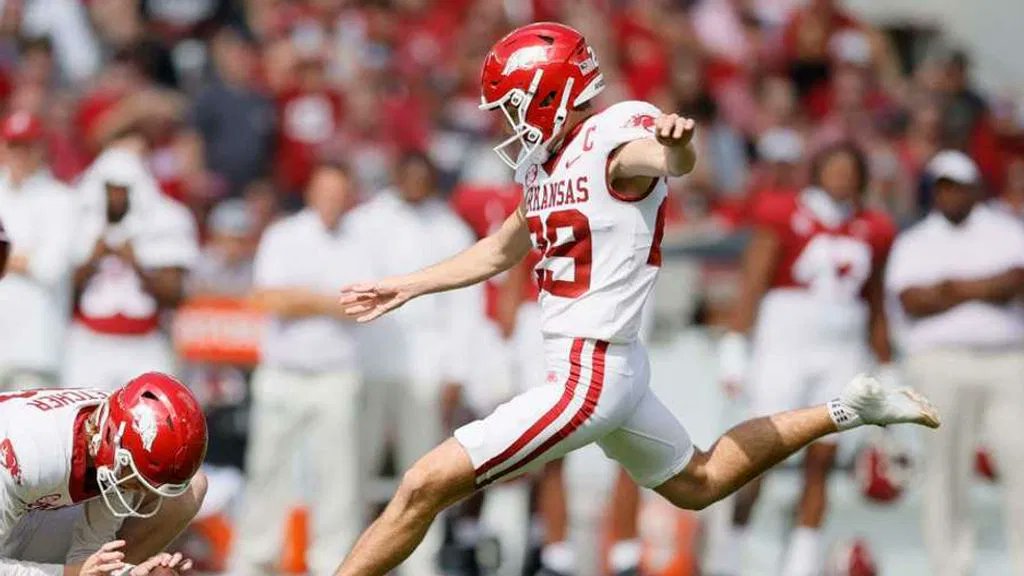 KATVNews's tweet photo. #Arkansas kicker and punter @cameronglittle announced Friday he would be leaving @RazorbackFB next season to enter the @NFLDraft. https://t.co/tesPNg4g1G | #arnews #hogcentral https://t.co/ONocNkFXRH