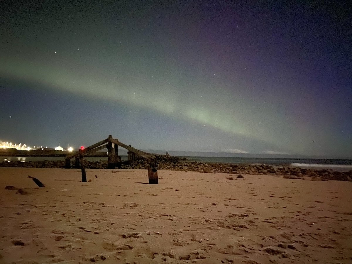 justvossi's tweet photo. Never get tired of seeing the Northern Lights up in Lossiemouth 🥰 @bbcweather @aurorawatchuk https://t.co/VLx5o0TX3t