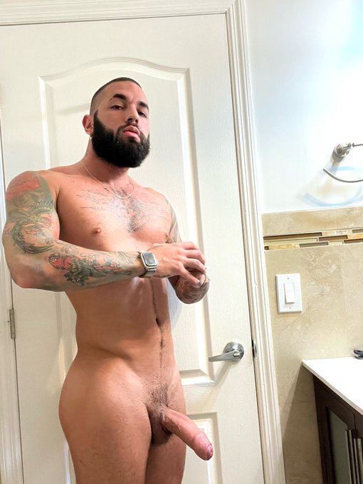 What&rsquo;s your fav thing about me? 🧐 https://t.co/Iltbh7utkw