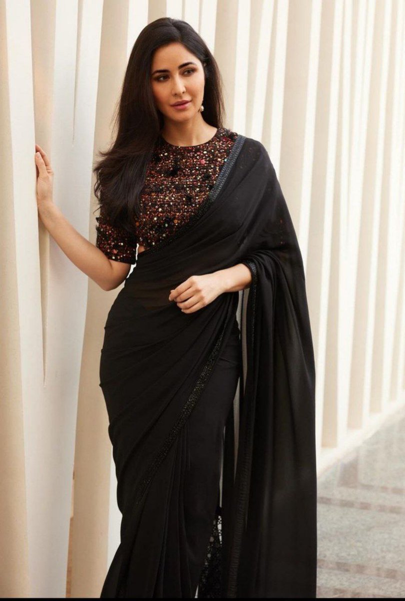 pseudoheir's tweet photo. Beautiful Mrs. Bhavani. https://t.co/AyiLRT8emx