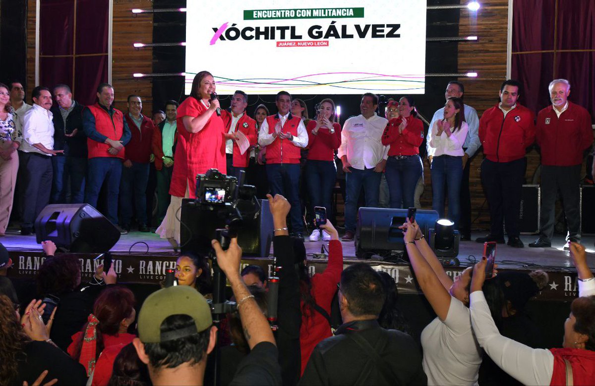 PRI_Nacional's tweet photo. .@XochitlGalvez es una mujer comprometida y de resultados, que ha trabajado incansablemente por las familias mexicanas y que hoy encabeza este gran proyecto para dar certeza a las familias mexicanas y recuperar el rumbo del país.

¡Vamos fuertes y unidos por un México mejor! https://t.co/rDhHiEdVOm