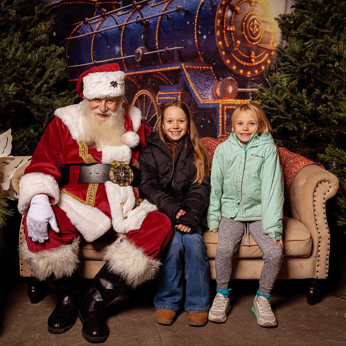 CarahBright's tweet photo. Try watching Miracle on 34th after your oldest finds out there isn’t a tooth fairy and stops believing in SC. At least she believed in this pic. #MomsCrying #christmasspirit https://t.co/o5KpMDsJr8