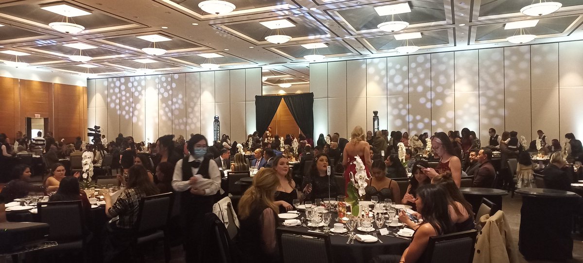 niyazsky's tweet image. time : 09:25 PM | Celebrating our Group&apos;s 40th Anniversary at Hilton Suites Markham Toronto (L6G 1A5)

 #VVCS #40YearsOfExcellence #VictoriaVillage40 #Milestone #CheersTo40Years #ProudPastBrightFuture #CelebrateWithVictoriaVillage #GlowingUpSince1983 #ProudPastBrightFuture