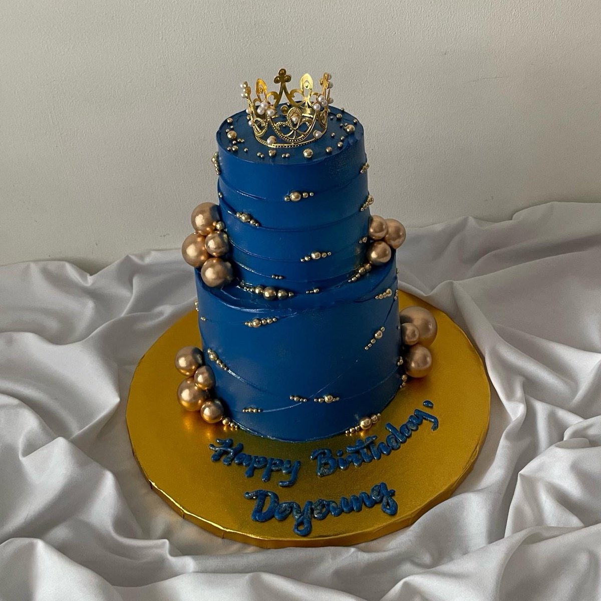 dobbypilipinas's tweet photo. ARE YOU READY TO CELEBRATE WITH US?

See you later teumes and dobbies!

We are still open for walk ins 💙

ROOKIE TO ROYALTY
#TwoDecadesDoyoung
#MgaAlagadNiTongtong
#DoyoungRoyalCSE 
#DOYOUNG
@treasuremembers https://t.co/tPTm7MjYfl