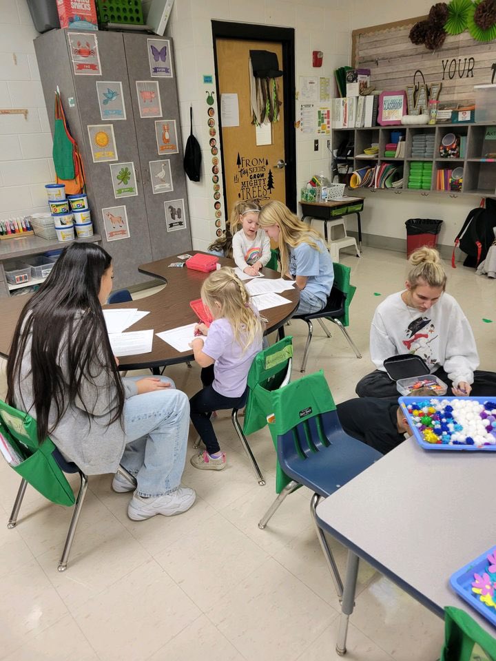 WHSEdRising's tweet photo. We had so much fun getting to go to Willard East this week! Each club member was paired with a pre-schooler and made the cutest gingerbread houses with them! https://t.co/AE8InSte5o