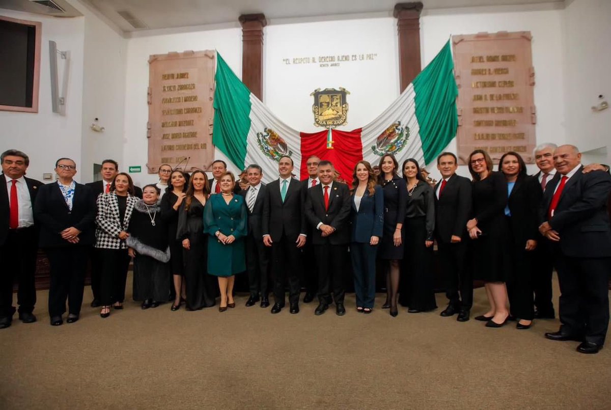 Eduardo Olmos Castro (@eduardoolmosc) on Twitter photo Este día rindió protesta el Ing. <a href="/manolojimenezs/">Manolo Jiménez</a> como Gobernador Constitucional del Estado de Coahuila, a quien le deseo el mayor de los éxitos y manifiesto la disposición del Poder Legislativo para seguir trabajando con coordinación en beneficio de las y los coahuilenses. Este día rindió protesta el Ing. <a href="/manolojimenezs/">Manolo Jiménez</a> como Gobernador Constitucional del Estado de Coahuila, a quien le deseo el mayor de los éxitos y manifiesto la disposición del Poder Legislativo para seguir trabajando con coordinación en beneficio de las y los coahuilenses.