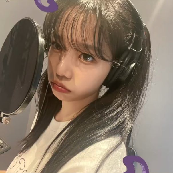 𝙽adie esperaba que yo reviviera en día tan especial que es #MYƧTERY·de𝑏ut pero esta nenita siempre tiene que venir a apoyar a su lindo novio! 𝙰si que preparen todos los #𝑚idni𝚐h𝕥ーsnack 🍪 que esta michi baby llego a comerlos todos y besarse a su guapo novio :3