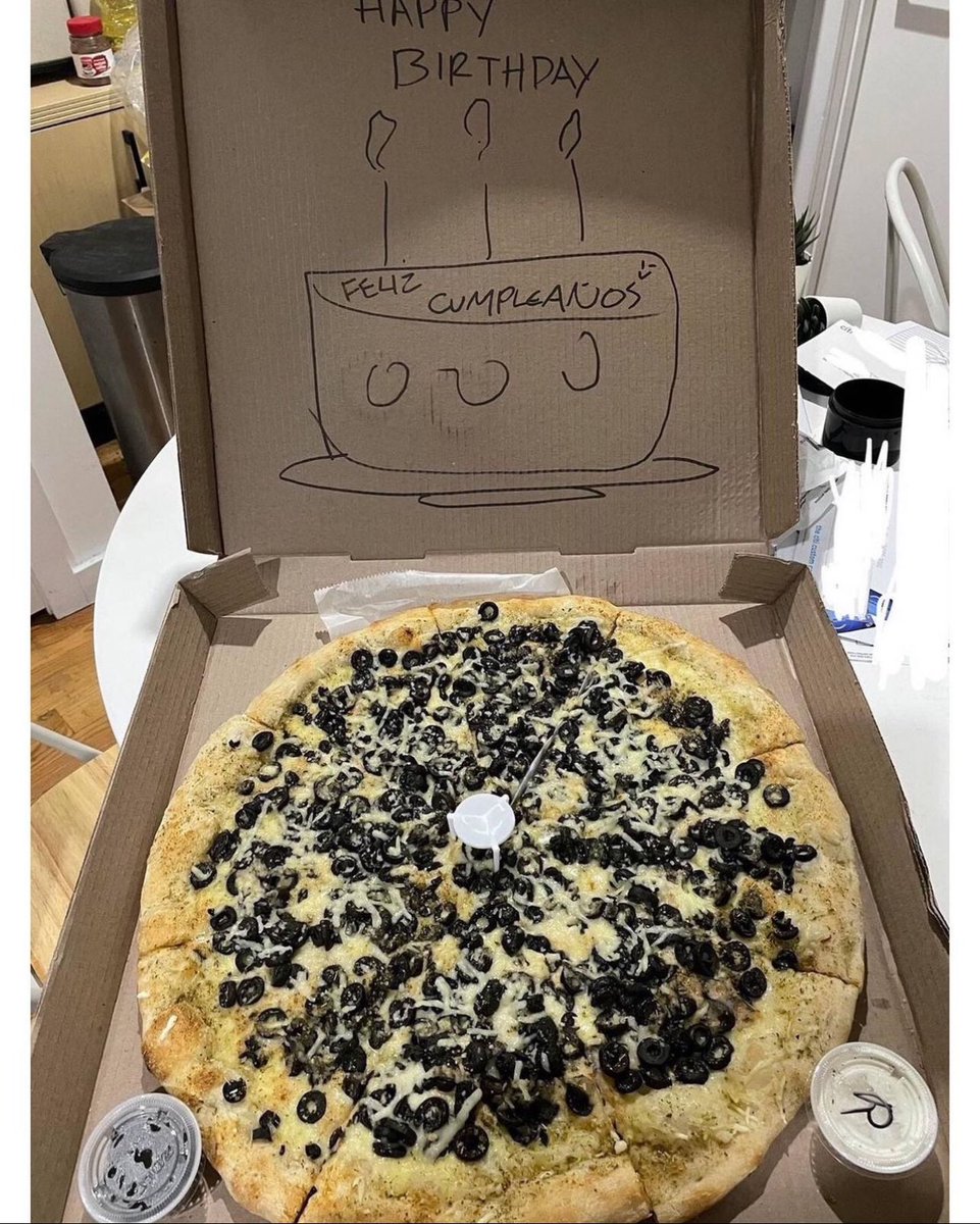 Vultans's tweet photo. @GlowieApp Thanks for the free pizza! https://t.co/w7MFU91Jpk