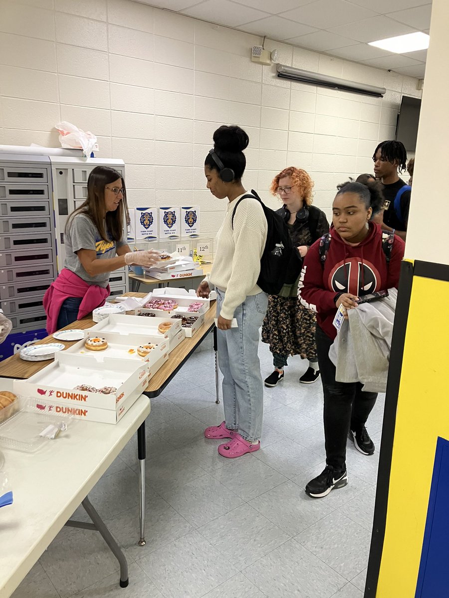 CresciMarty's tweet photo. Honor Roll Breakfast today ! Celebrating the 150 students who earned this distinction first marking period at Alexis I du Pont High School!!! #AIHSTigerPride @RedClaySchools @Mrs_Varga132 https://t.co/cgn88J4pIS