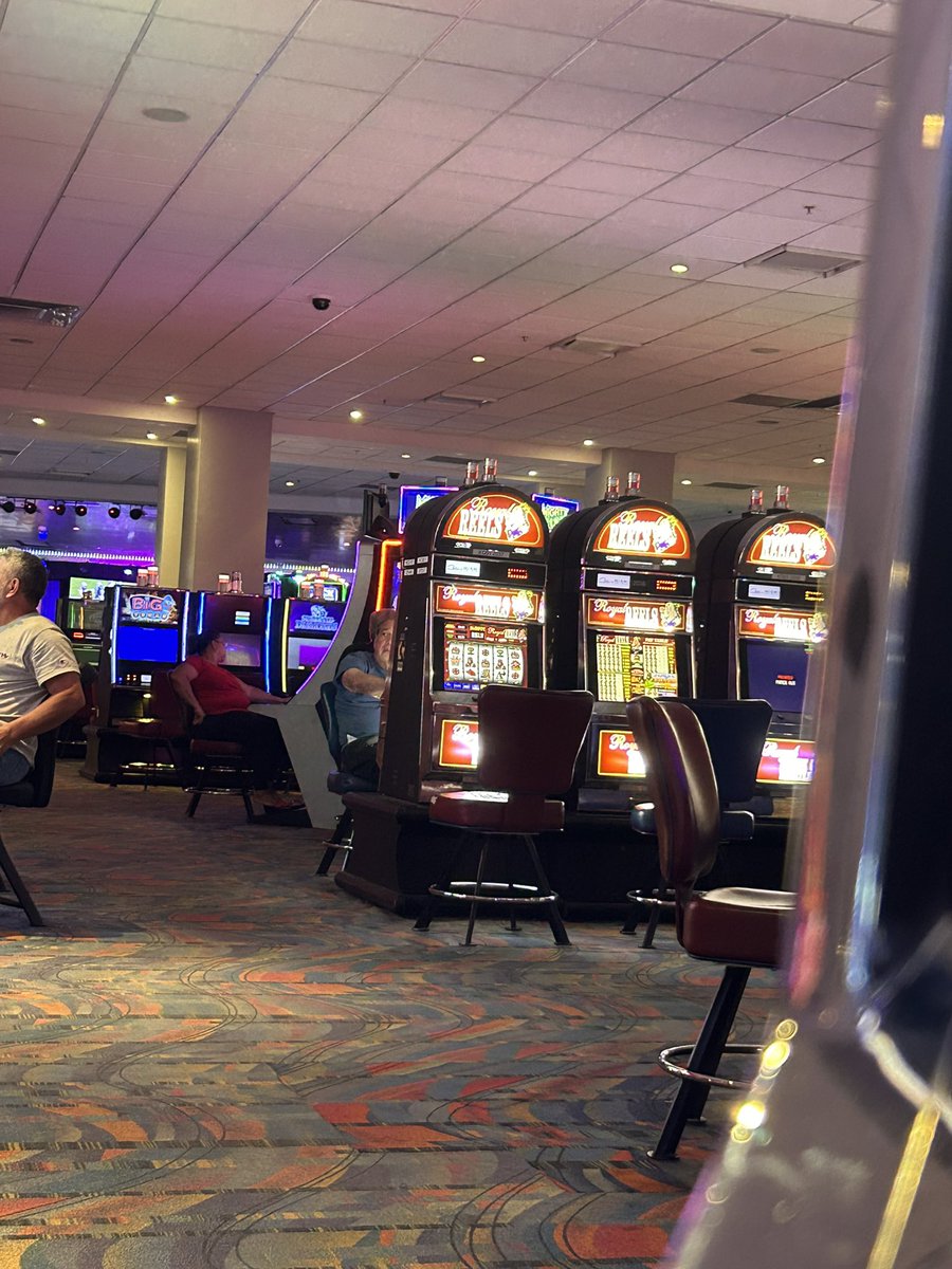 This is the life!!!!!! Casino chillin, headphones on and <a href="/Hot105/">HOT 105</a> <a href="/iamshelbyrushin/">Shelby Rushin</a> <a href="/biglipmornings/">Biglipmiami</a> #TheShow takin me where I need to be!!!!!!!!!
