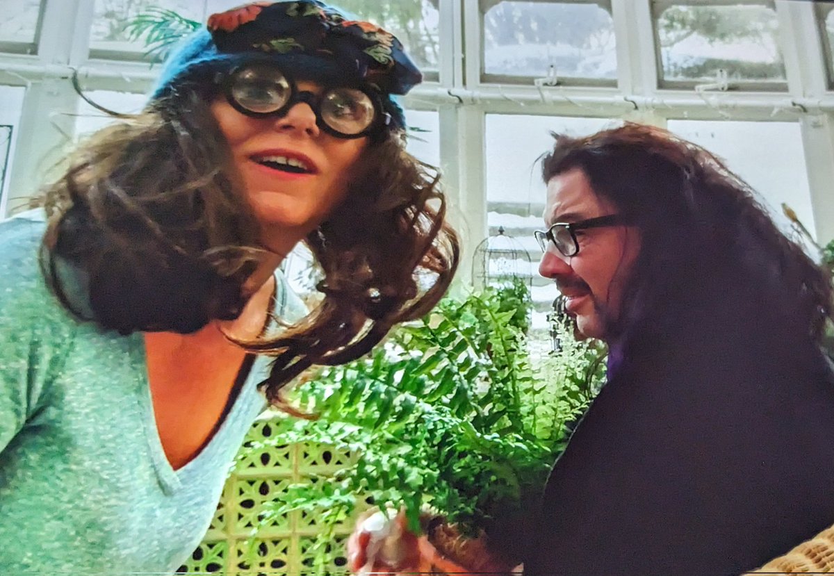 QueenMopp's tweet image. Kann bitte jemand den unschuldigen #Farn da rausholen! Gibt's ein Gartenbauamt, das man verständigen kann?

#SchnelleEintopftruppe #Freakshow #ToxischesUmfeld  #SchleFaZ #PiranhaSharks 🦈 #MutantenGuppys #Adventsstaffel #WirSindSchleFaZ @VOXde @kabeleins @Nitro @ProSiebenMAXX