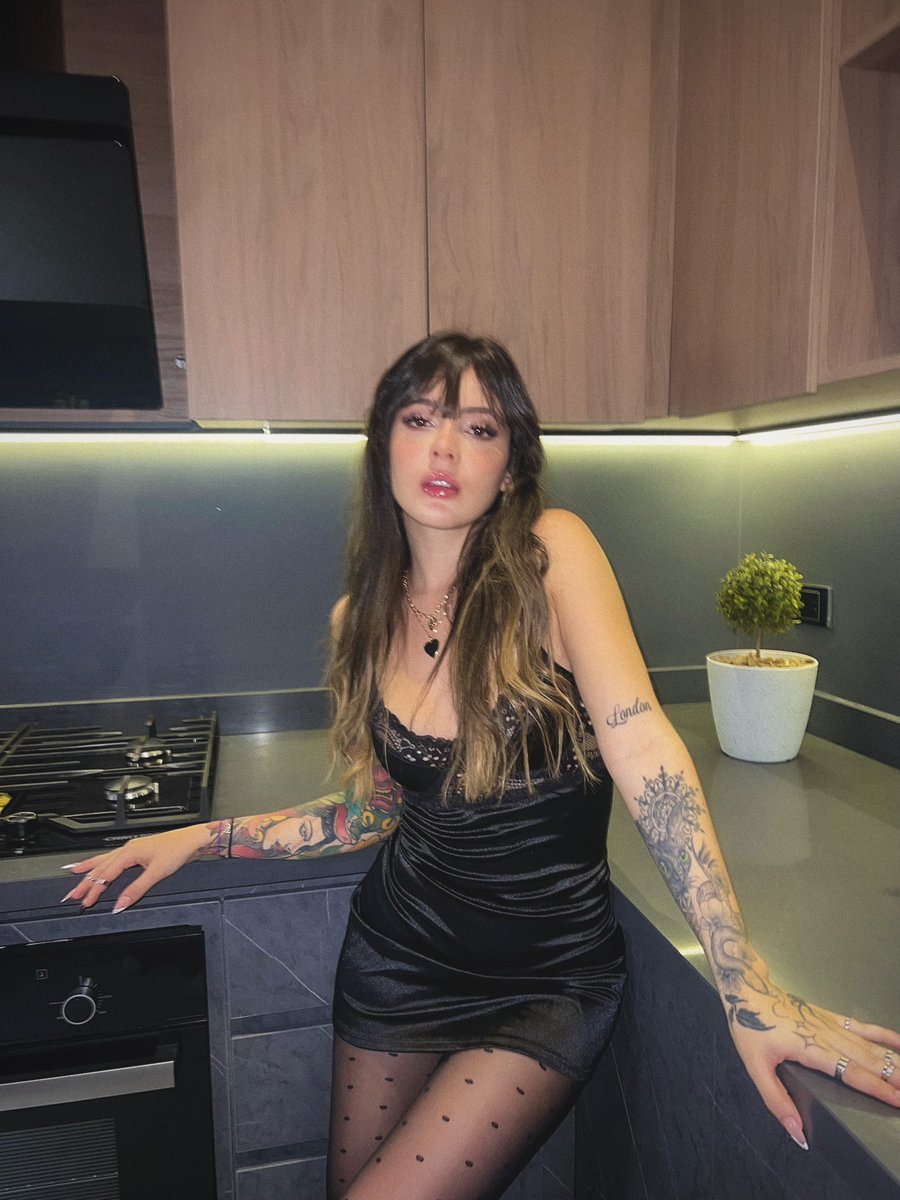LANAPH_'s tweet photo. Un rapidín en la cocina o miedo?👀🖤 

Ask for this explicit set on my https://t.co/4zVq38yn1S https://t.co/0pwajHJE44