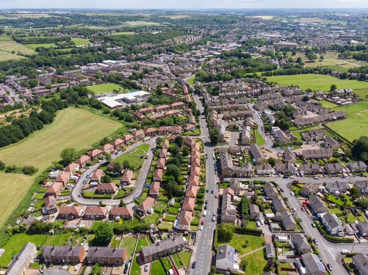UKPROPERTIESon's tweet photo. 🏘️ UK House Price Index for September 2023 
There has been an annual price fall of 0.1% which makes the average property in the UK valued at £291,000.
Read more here: https://t.co/HJ3WhlJ0wX
#RealEstate #PropertyMarket #UK #SellYourHome with @UKPROPERTIESon https://t.co/PxtloOP50A