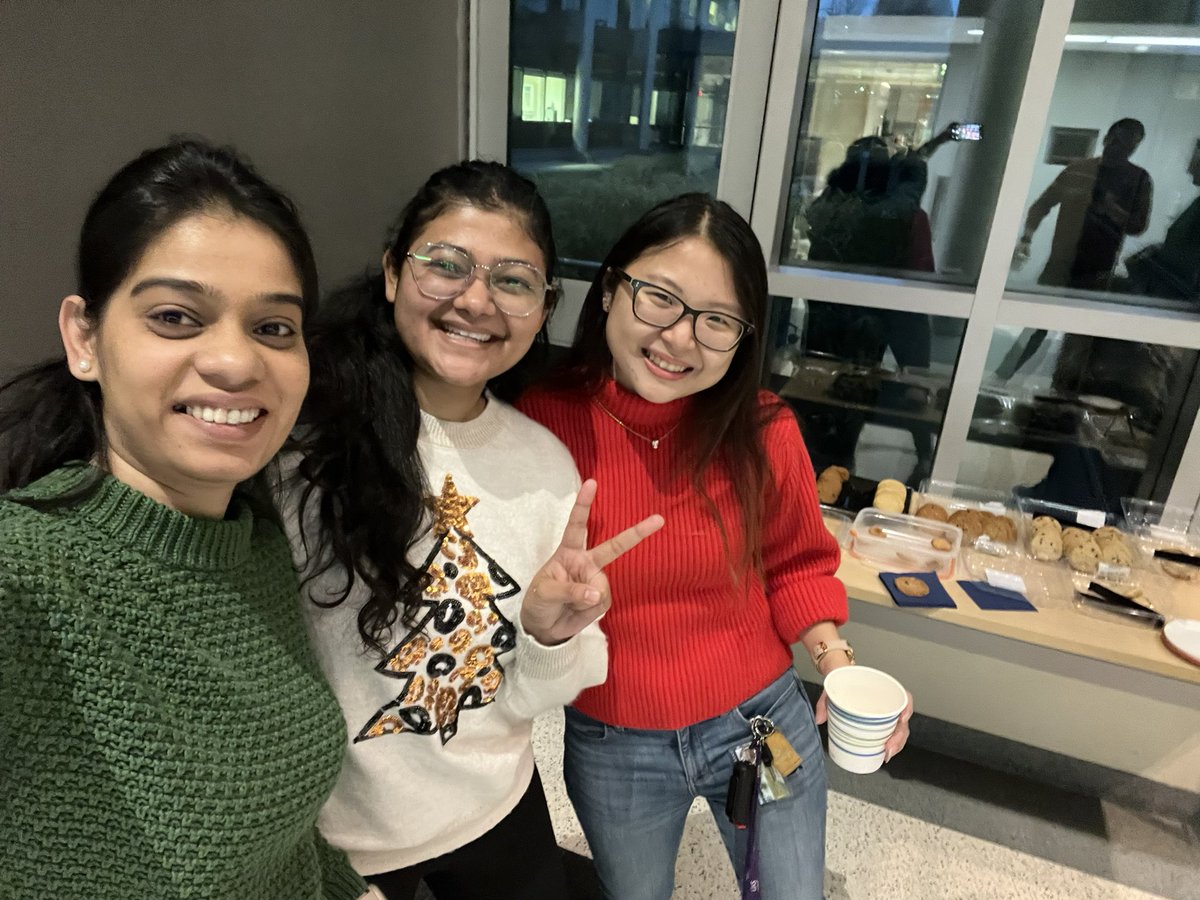 chetnamathur11's tweet photo. Tis the season to rock in your holiday sweaters🎊 In Christmas🎄mode….
Had a holly jolly time at the “Holiday Sweater Party”  @TheRNAInstitute @UAlbanyLSRB @ualbany 
#SweaterWeather #HappyDecember #HolidaysAreComing https://t.co/xYRhweQpGj
