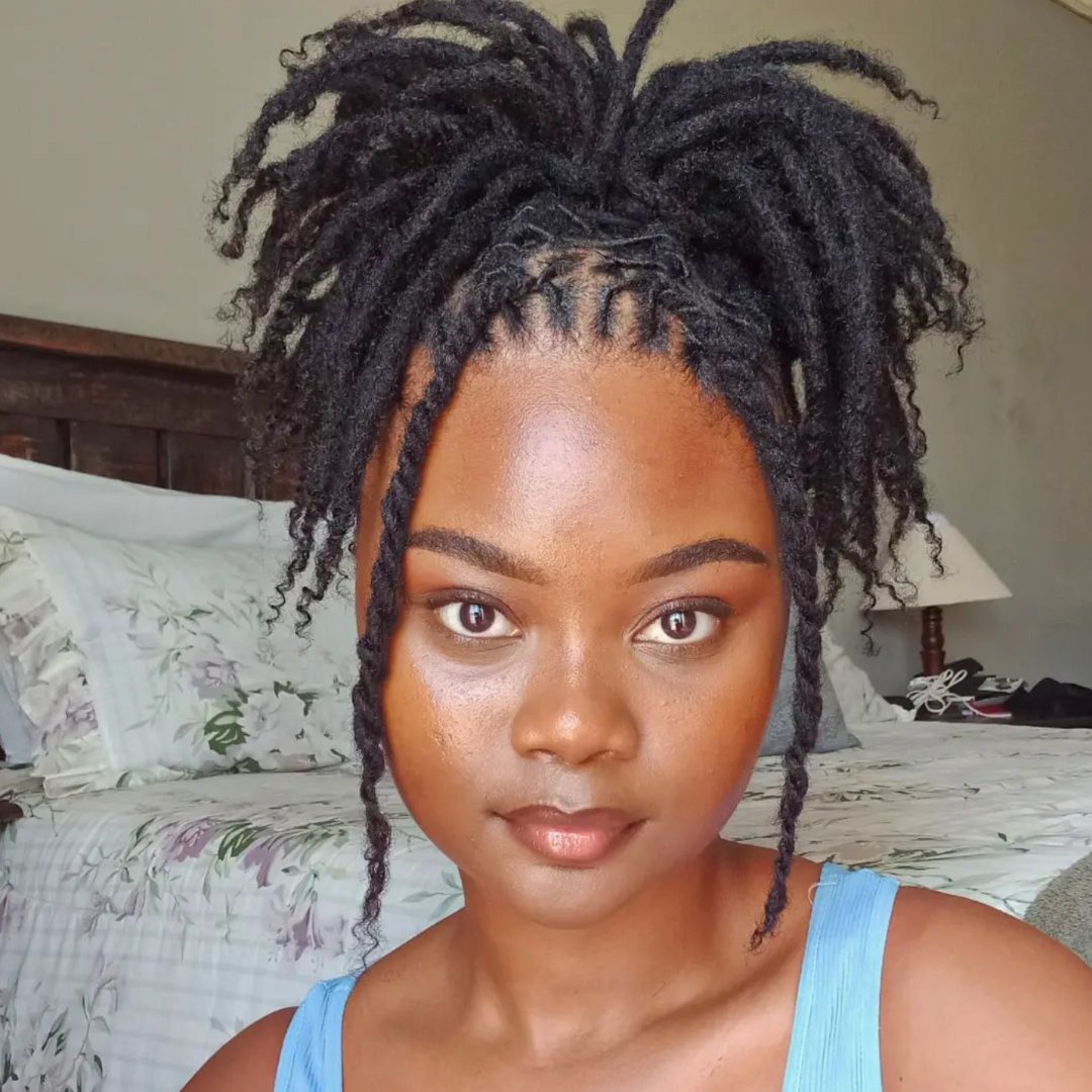 This look is EVERYTHING 🤩 We can’t get over our #HairCrush of this week @chulu.ntutela
.
.
#WonderGro #naturalhairjourney #naturalhairlife #healthyhair #hairgoals #curlyhair #naturalhairgoals #transitioninghair #naturalhairstyles #coilyhair #styling #naturalhair