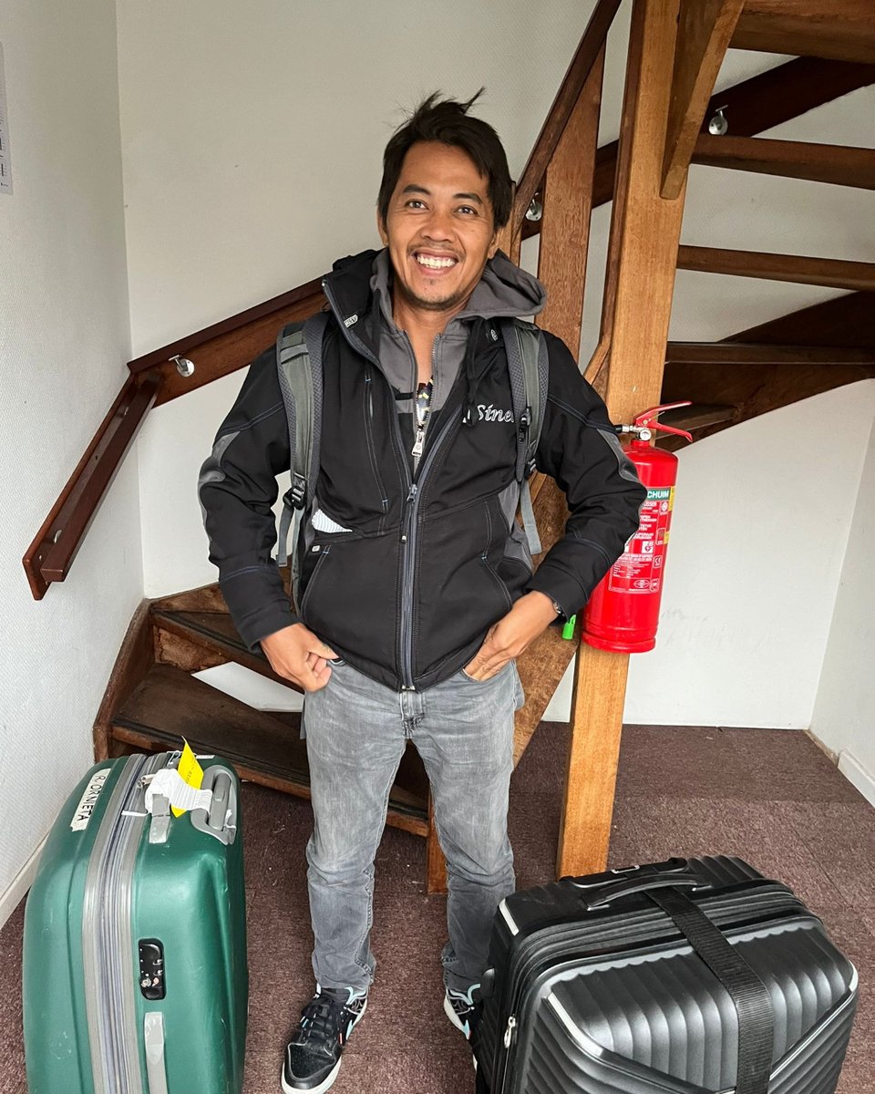 Axxaz_Marine's tweet photo. Roniel is back in the AXXAZ house eagerly awaiting his next maritime adventure! 🏠 The smile on his face says it all! 😁 Great to have you back Roniel! 🚢⚓ #axxazcrew #welcomeback #axxazmarine #motivated #happycrew #smile #goodluck #inlandshipping https://t.co/SgBNuZHklw